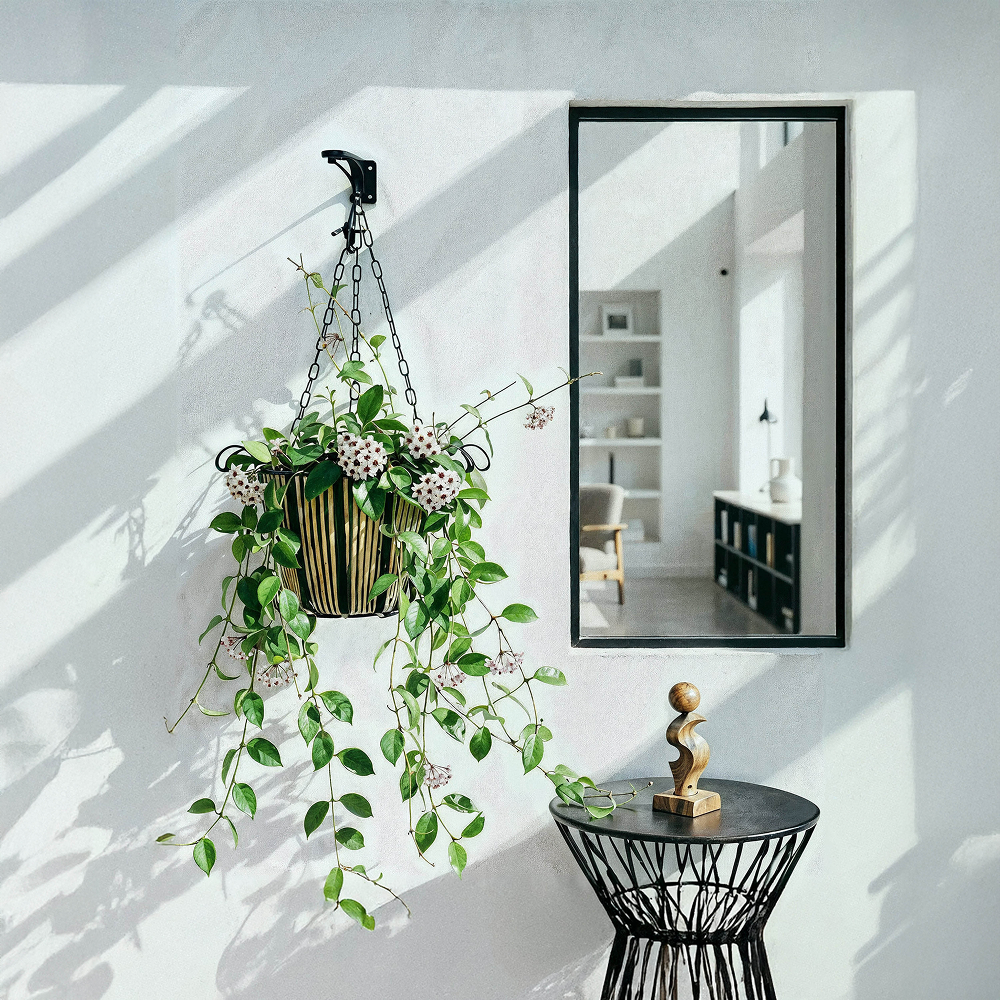 עציץ פלסטיק פסים שחור זהב משולב במתקן MFP-D30H18+C-b - הדמיה