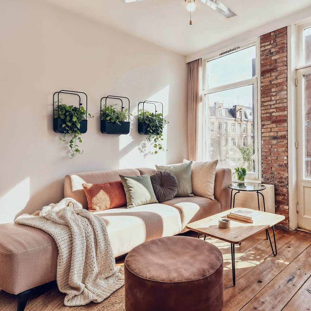 אדנית ברזל שחורה צמודת קיר - הדמיה